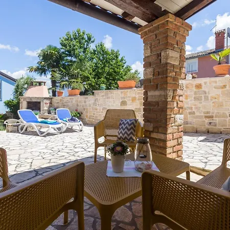 St. Bernhard House Holiday home Funtana