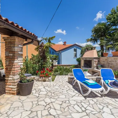 St. Bernhard House Holiday home Funtana
