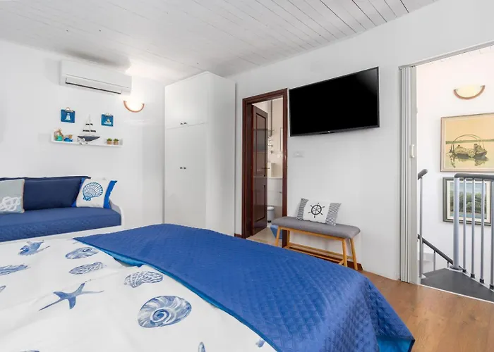 St. Bernhard House Holiday home Funtana